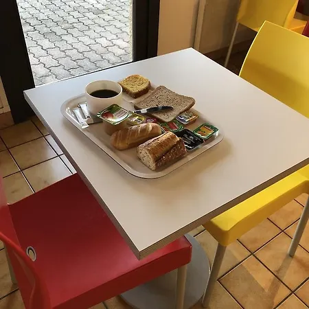 Bhoma Troyes ホテル La Chapelle-Saint-Luc